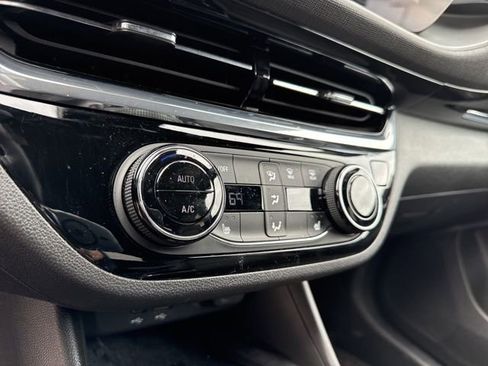 Used 2025 Buick Envista Sport Touring w/ Experience Buick Package image 15