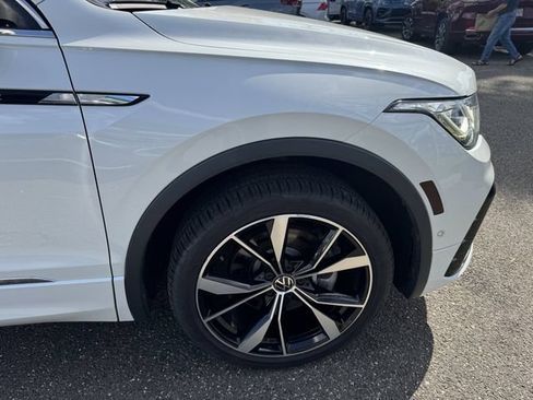 Used 2024 Volkswagen Tiguan SEL R-Line AWD/4WD image 9