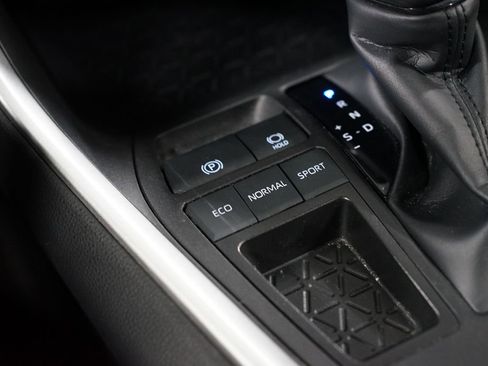 Certified 2025 Toyota RAV4 LE image 22