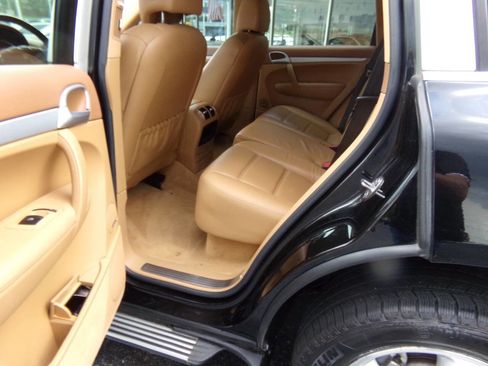Used 2005 Porsche Cayenne S image 25