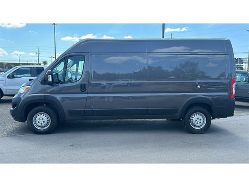 Used 2024 RAM ProMaster 2500 w/ Convenience Group FWD image 3