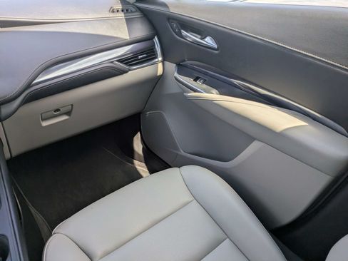 Certified 2023 Cadillac XT4 Luxury w/ Cold Weather Package AWD/4WD image 10