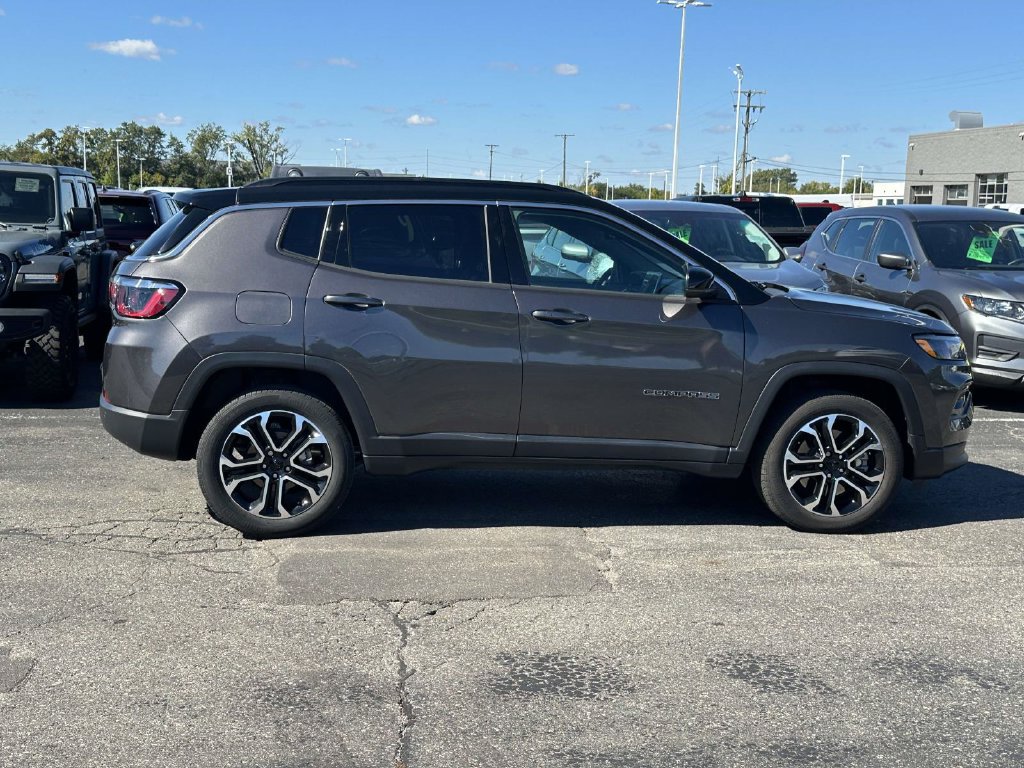 Used 2023 Jeep Compass Limited AWD/4WD image 2
