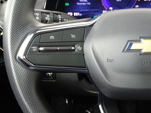 Used 2025 Chevrolet Equinox EV LT image 25