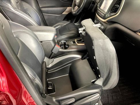 Used 2017 Jeep Cherokee Limited image 36