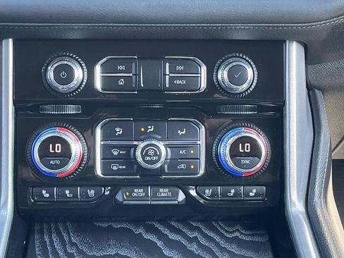 Used 2024 GMC Yukon Denali AWD/4WD image 12