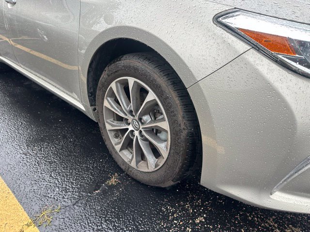 Used 2016 Toyota Avalon XLE FWD image 3