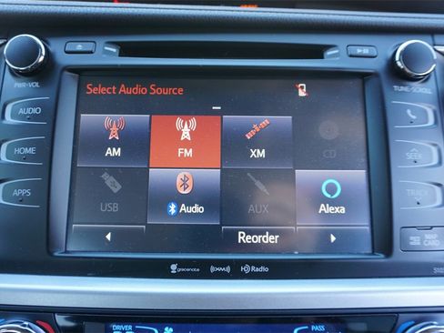 Used 2019 Toyota Highlander SE image 13