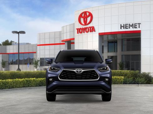 New 2026 Toyota Highlander XLE image 2