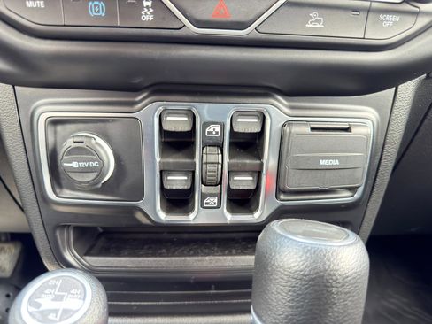 Used 2023 Jeep Wrangler Unlimited w/ Sun & Screen Package AWD/4WD image 60