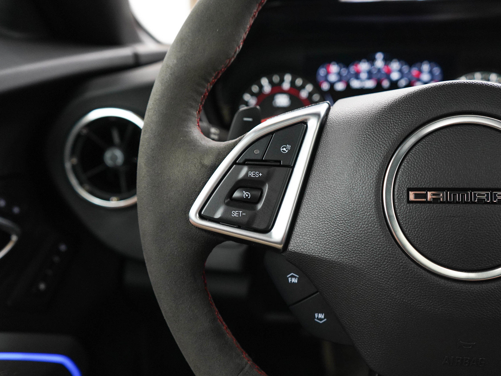 Used 2020 Chevrolet Camaro ZL1 RWD image 24