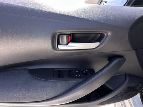 Used 2021 Toyota Corolla LE FWD image 5