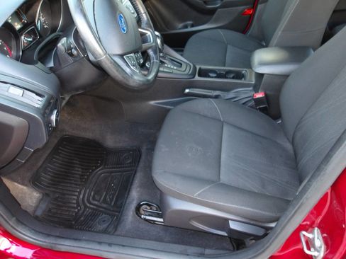 Used 2015 Ford Focus SE w/ SE Sport Package image 6