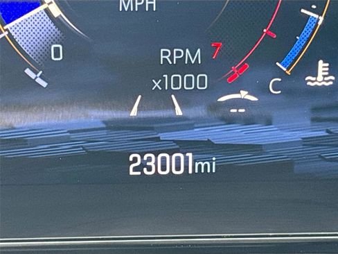 Used 2025 Chevrolet Suburban Z71 AWD/4WD image 12