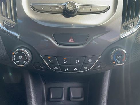 Used 2018 Chevrolet Cruze LT w/ Convenience Package FWD image 21