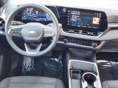 Used 2025 Chevrolet Equinox LT FWD image 27