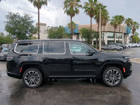 Used 2025 Jeep Grand Wagoneer Series III w/ Rear Seat Video Group 1 AWD/4WD image 4