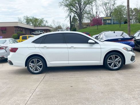 Used 2022 Volkswagen Jetta SE image 4