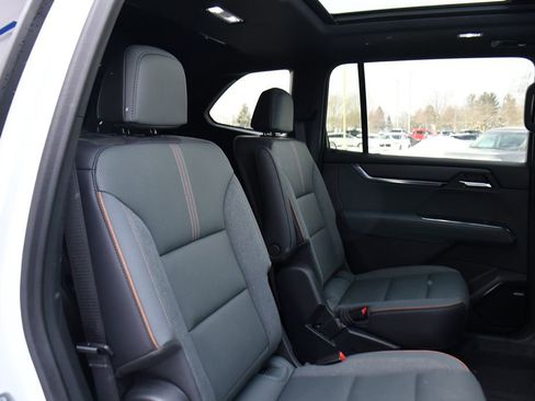 Used 2024 GMC Acadia AT4 w/ Luxury Package image 18