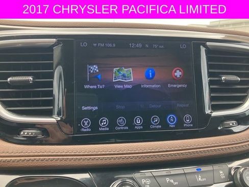 Used 2017 Chrysler Pacifica Limited image 32
