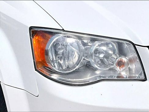 Used 2017 Dodge Grand Caravan SXT FWD image 34