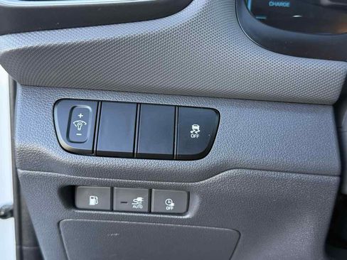 Used 2019 Hyundai Ioniq Plug-In Hybrid image 20