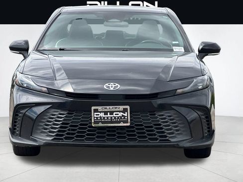 Used 2025 Toyota Camry SE FWD image 9