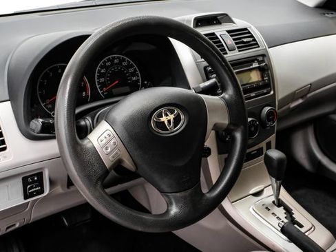 Used 2012 Toyota Corolla LE FWD image 18
