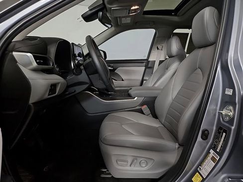 Used 2023 Toyota Highlander XLE image 15