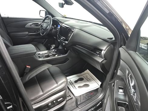 Used 2023 Chevrolet Traverse LT w/ LT Premium Package AWD/4WD image 16