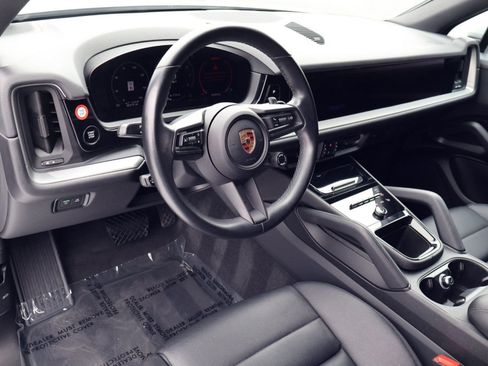 Certified 2024 Porsche Cayenne AWD/4WD image 4