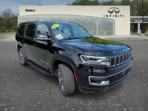 Used 2024 Jeep Wagoneer 4WD w/ Premium Group I image 2