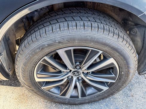 Certified 2021 Toyota Venza LE AWD/4WD image 11