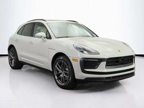 Used 2025 Porsche Macan AWD/4WD image 9