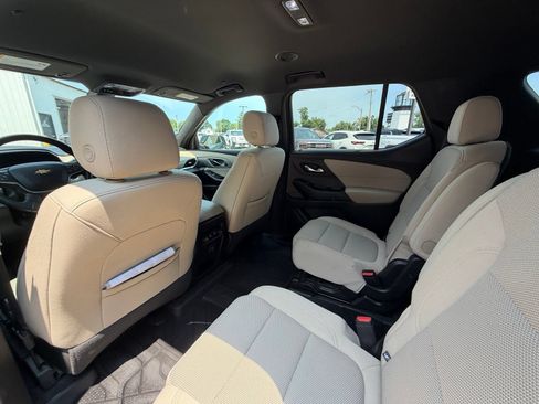 Used 2023 Chevrolet Traverse LT FWD image 24