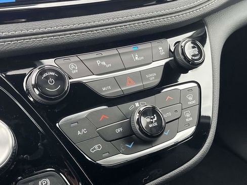 New 2026 Chrysler Pacifica Select image 23