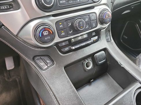 Used 2015 Chevrolet Suburban LT RWD image 23