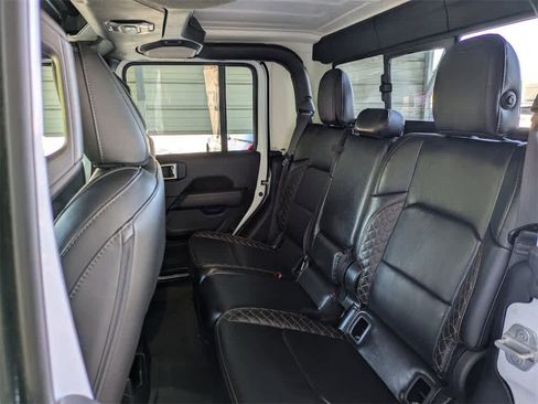 Used 2023 Jeep Gladiator Overland image 15