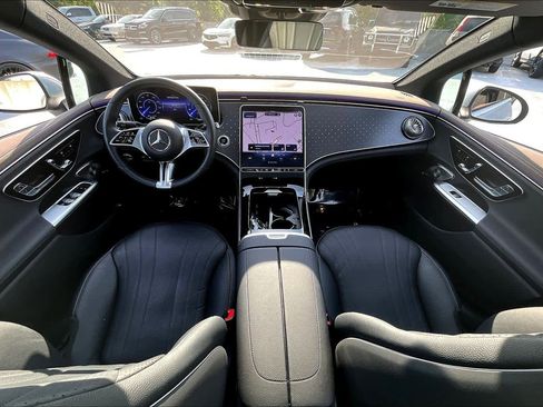 Used 2023 Mercedes-Benz EQE 500 4MATIC Sedan w/ Exclusive Trim Package image 15