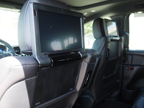 New 2025 Chrysler Pacifica Select w/ Uconnect Theater Family Group image 18