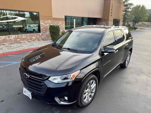 Used 2018 Chevrolet Traverse Premier w/ LPO, Black Accent Package image 5