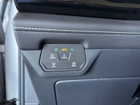 New 2026 Volkswagen Atlas Cross Sport SE FWD image 17