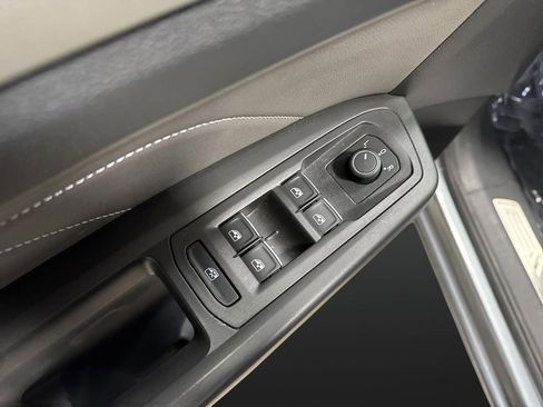 Used 2022 Volkswagen Atlas Cross Sport SE image 26