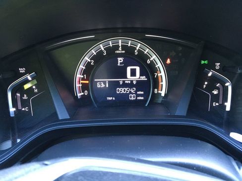 Used 2017 Honda CR-V LX image 2