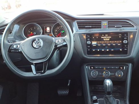 Used 2020 Volkswagen Tiguan SE image 12