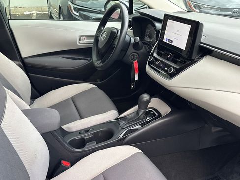 Used 2025 Toyota Corolla LE image 9