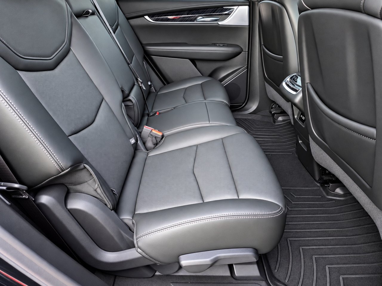 Certified 2024 Cadillac XT6 Premium Luxury FWD image 32