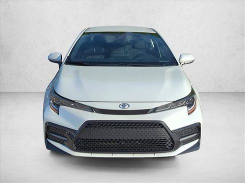 Used 2022 Toyota Corolla SE FWD image 2