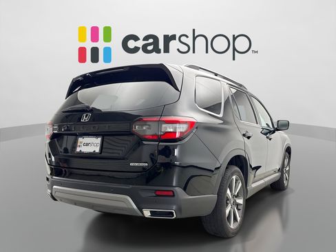 Used 2023 Honda Pilot Touring image 5