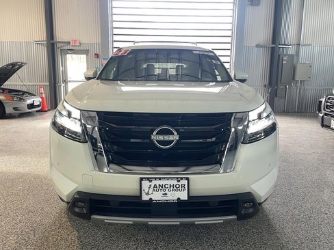 Used 2023 Nissan Pathfinder SL w/ SL Premium Package image 2